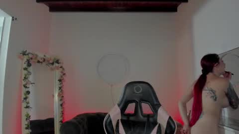 Snapshot of lindsay_khaleesi chatting on 01.16.25 Lindsay online show from 01.16.25