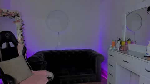 Snapshot of lindsay_khaleesi chatting on 02.13.25 Lindsay online show from 02.13.25