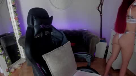 Snapshot of lindsay_khaleesi chatting on 12.21.25 Lindsay online show from 12.21.25