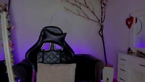 Snapshot of lindsay_khaleesi chatting on 01.12.26 Lindsay online show from 01.12.26