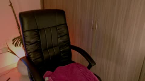 Lindsey Moss online show from 04.14.26