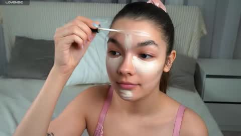 Snapshot of linettedennett chatting on 11.14.25 Kate online show from 11.14.25