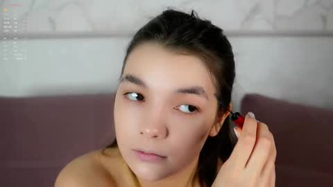 Snapshot of linettedennett chatting on 12.14.25 Kate online show from 12.14.25