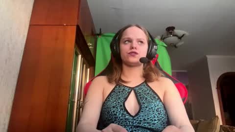 Snapshot of linettehnatow chatting on 02.05.26 Eva online show from 02.05.26