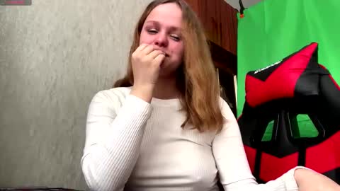 Snapshot of linettehnatow chatting on 02.25.26 Eva online show from 02.25.26