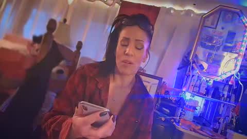 Snapshot of linuxgirlsudosu chatting on 01.09.25 linuxgirlsudosu online show from 01.09.25