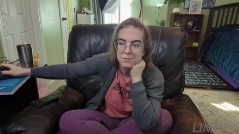 Linzy19 online show from 12.10.24