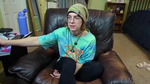 Linzy19 online show from 12.25.24