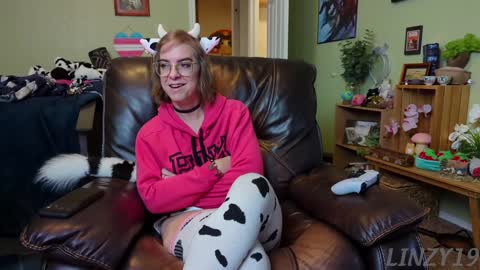 Linzy19 online show from 01.28.25