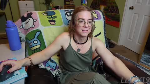 Linzy19 online show from 02.04.25