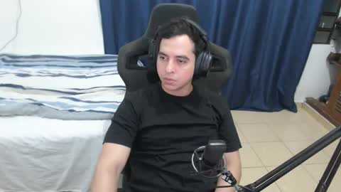 Snapshot of lionblake chatting on 04.09.26 lionblake online show from 04.09.26