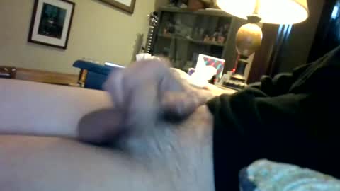 Snapshot of lionelearthquake chatting on 12.03.25 lionelearthquake online show from 12.03.25