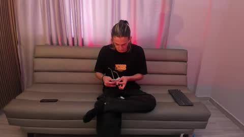Snapshot of lior_evan chatting on 11.11.25 Lior evan online show from 11.11.25