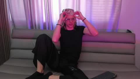 Snapshot of lior_evan chatting on 11.12.25 Lior evan online show from 11.12.25
