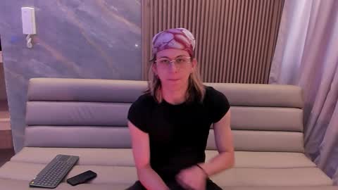 Snapshot of lior_evan chatting on 11.22.25 Lior evan online show from 11.22.25