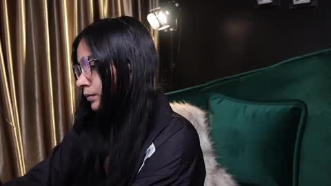 Snapshot of lireesa chatting on 02.11.25 Lire online show from 02.11.25