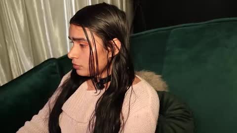 Snapshot of lireesa chatting on 11.20.25 Lire online show from 11.20.25