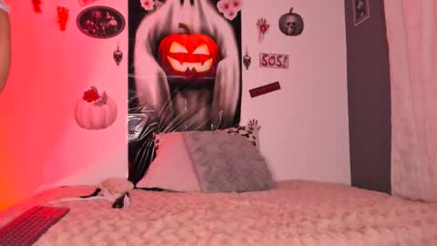 Snapshot of liry_kim chatting on 10.29.25 liry online show from 10.29.25