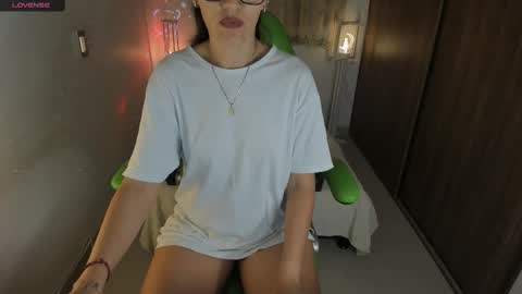 Snapshot of lisa_gerrard_ chatting on 01.11.26 Lisa online show from 01.11.26