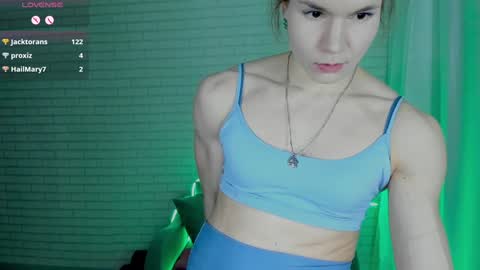 Snapshot of lisa_ree_ chatting on 01.05.25 lisa online show from 01.05.25