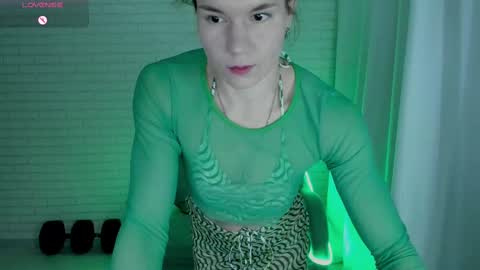 Snapshot of lisa_ree_ chatting on 02.16.25 lisa online show from 02.16.25