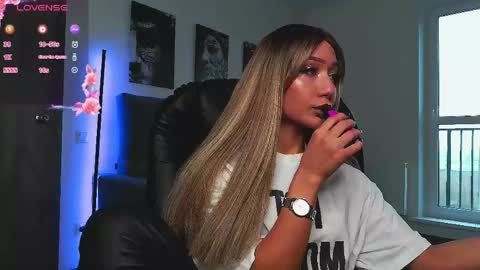 Lisa online show from 04.12.26