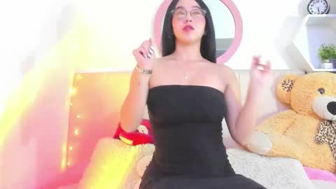 Snapshot of lisaa_a chatting on 11.22.25 Lisa online show from 11.22.25