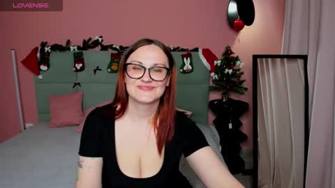 Snapshot of lisaamoree chatting on 12.15.25 Ur sensual Lisa online show from 12.15.25