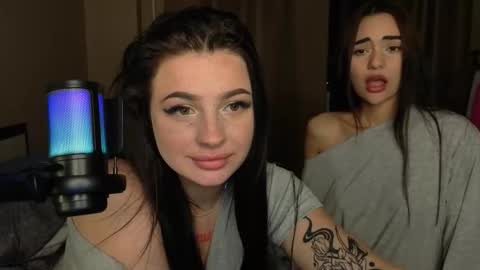 Snapshot of lisaanddenis chatting on 09.17.25 Lisa and Den online show from 09.17.25