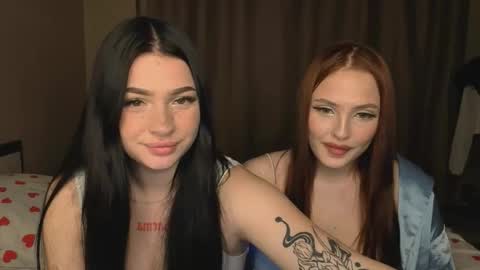 Snapshot of lisaanddenis chatting on 10.06.25 Lisa and Den online show from 10.06.25