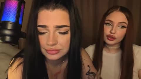 Snapshot of lisaanddenis chatting on 10.25.25 Lisa and Den online show from 10.25.25