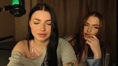 Snapshot of lisaanddenis chatting on 11.05.25 Lisa and Den online show from 11.05.25