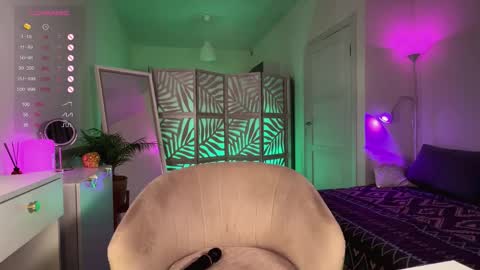 Snapshot of lisamaybe chatting on 11.19.25 Lisa online show from 11.19.25