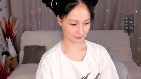 Lisa Moore online show from 02.15.25