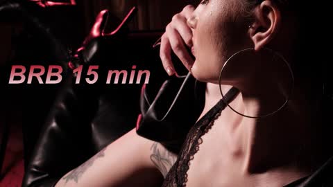 Lisa Moore online show from 10.07.25