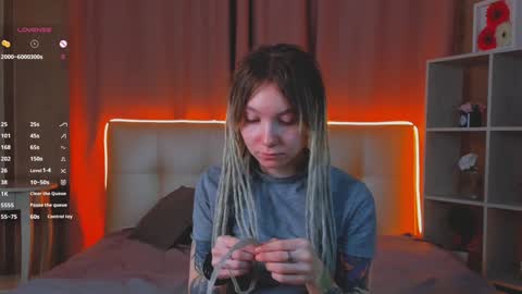 Hello our names are Kate and Alice this is our first day here. online show from 01.10.25