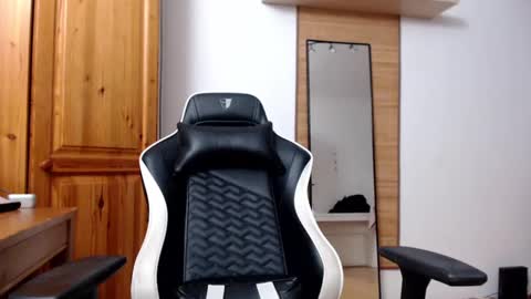 Snapshot of lisaskybaby chatting on 01.25.25 Lisaskybaby online show from 01.25.25