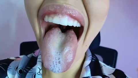 Lisbet online show from 11.03.25