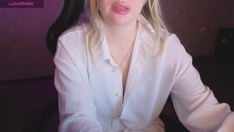 Snapshot of lisenok26 chatting on 04.19.26 Anna online show from 04.19.26