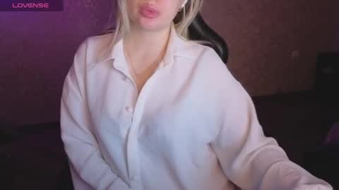 Snapshot of lisenok26 chatting on 05.14.26 Anna online show from 05.14.26