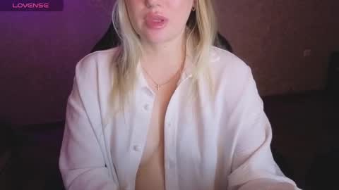 Snapshot of lisenok26 chatting on 05.15.26 Anna online show from 05.15.26
