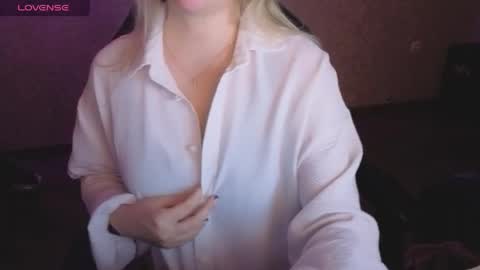 Snapshot of lisenok26 chatting on 05.15.26 Anna online show from 05.15.26