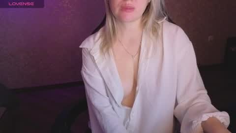Snapshot of lisenok26 chatting on 05.19.26 Anna online show from 05.19.26