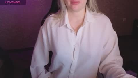 Snapshot of lisenok26 chatting on 05.23.26 Anna online show from 05.23.26