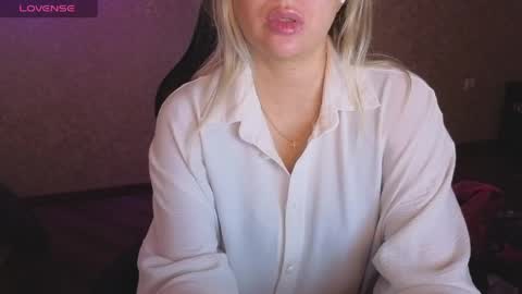 Snapshot of lisenok26 chatting on 05.27.26 Anna online show from 05.27.26