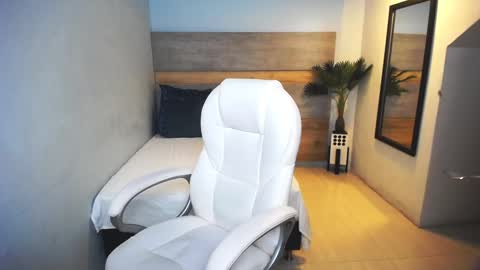 Liseth Fox online show from 12.27.24