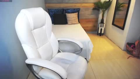 Liseth Fox online show from 02.22.25