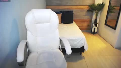 Liseth Fox online show from 02.23.25