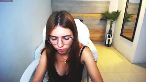 Liseth Fox online show from 02.24.25