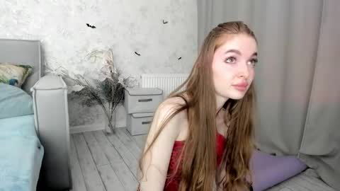 Snapshot of lissacain chatting on 10.23.25 Lissa online show from 10.23.25